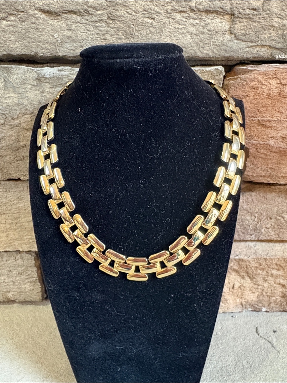 Vintage gold tone link choker necklace